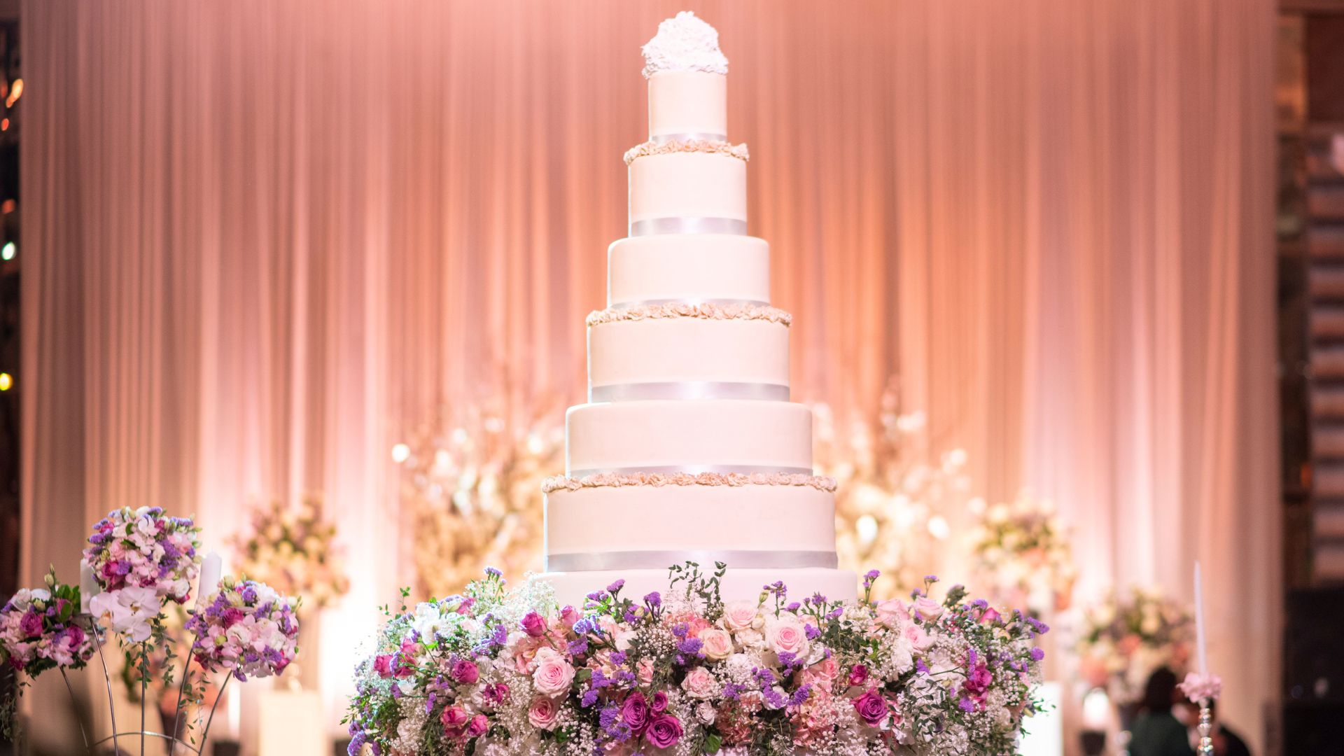 Wedding cake trends for 2025