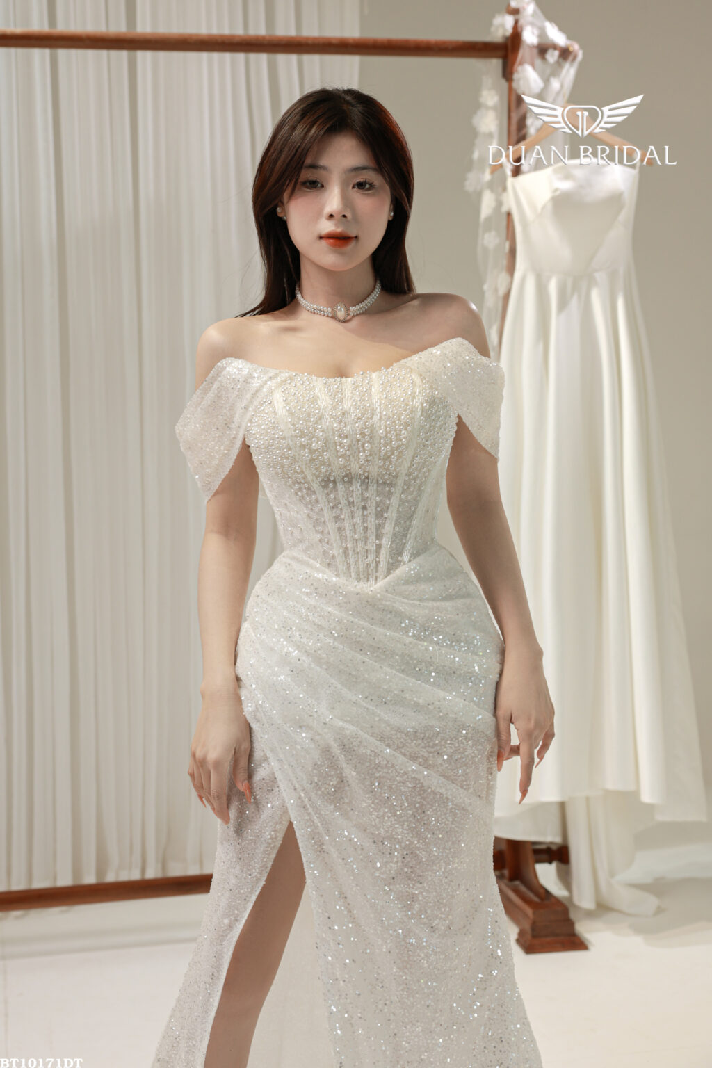Saphira - off-shoulder mermaid wedding dress