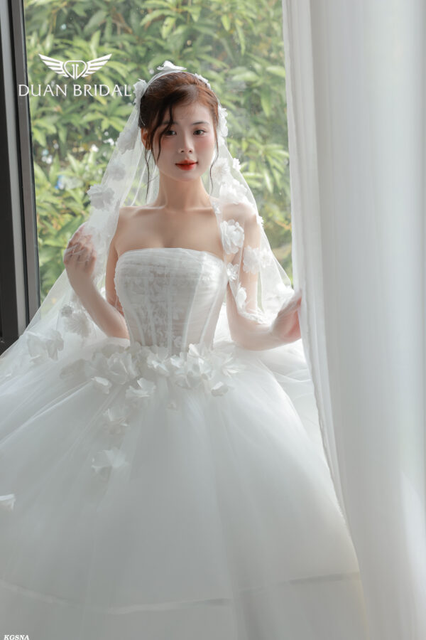 Blissia - sleeveless ball gown wedding dress