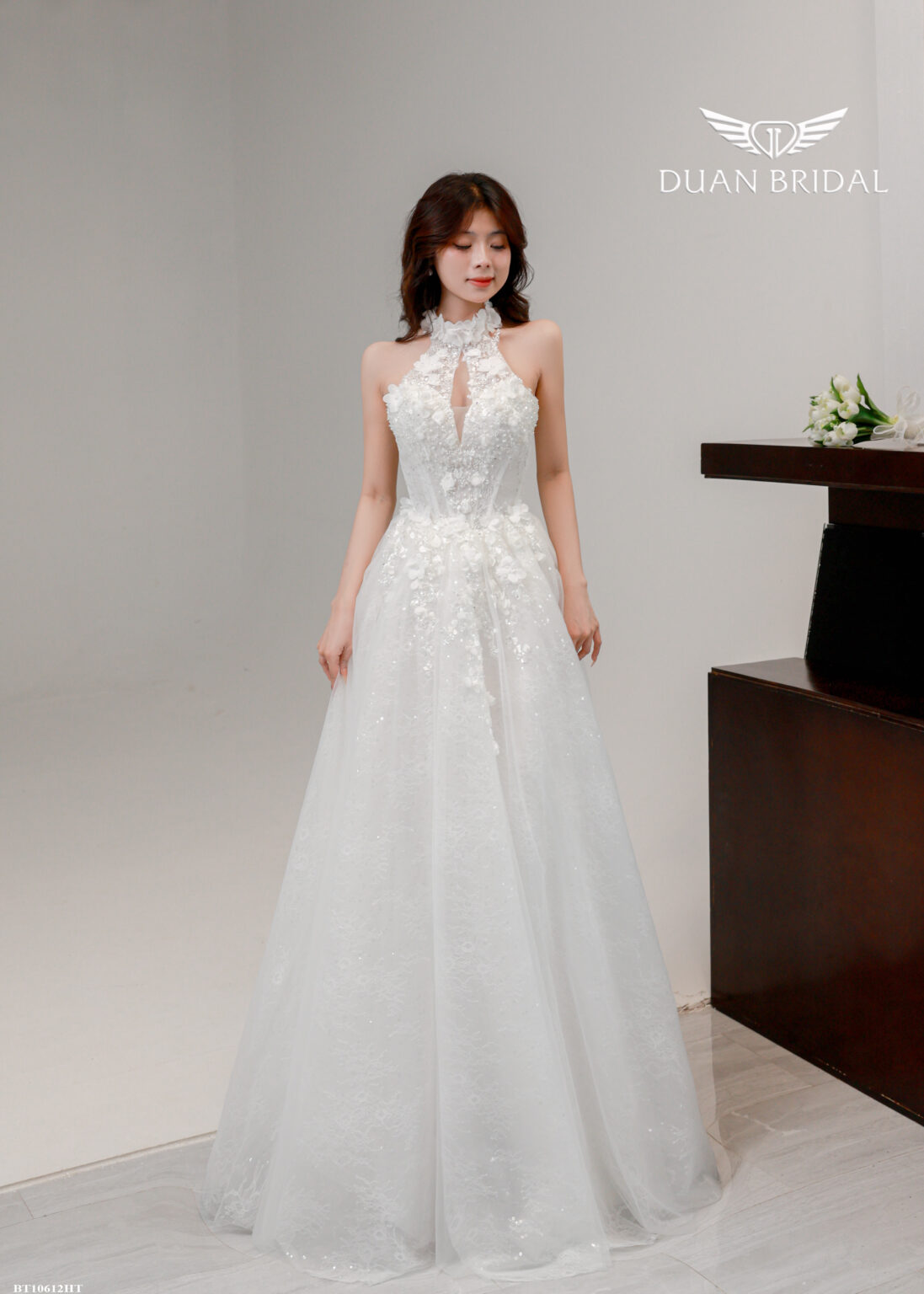 Lazra - sleeveless A-line wedding dress - 4