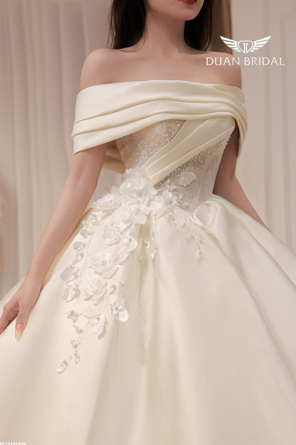 Auryn - off-shoulder ball gown wedding dress - 3