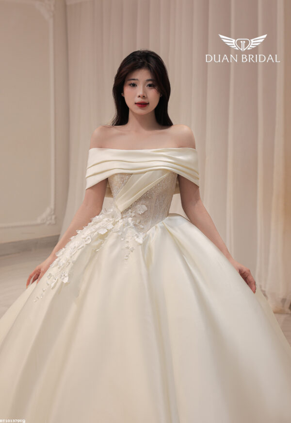 Auryn - off-shoulder ball gown wedding dress