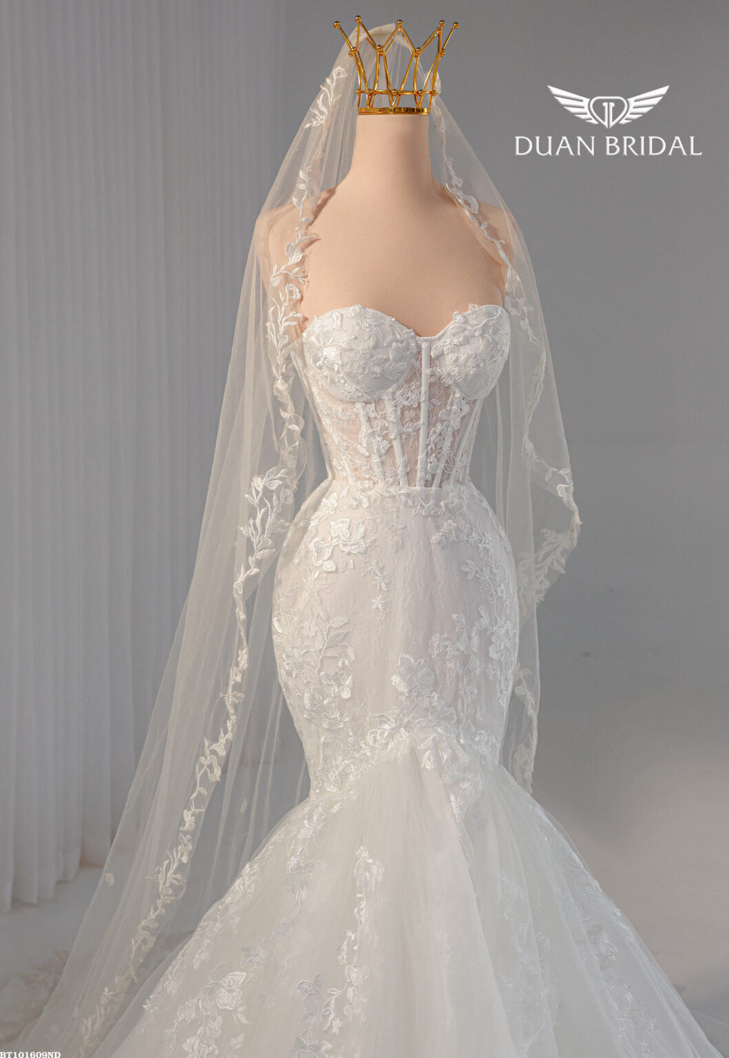 Astraea - sleeveless mermaid wedding dress - 4