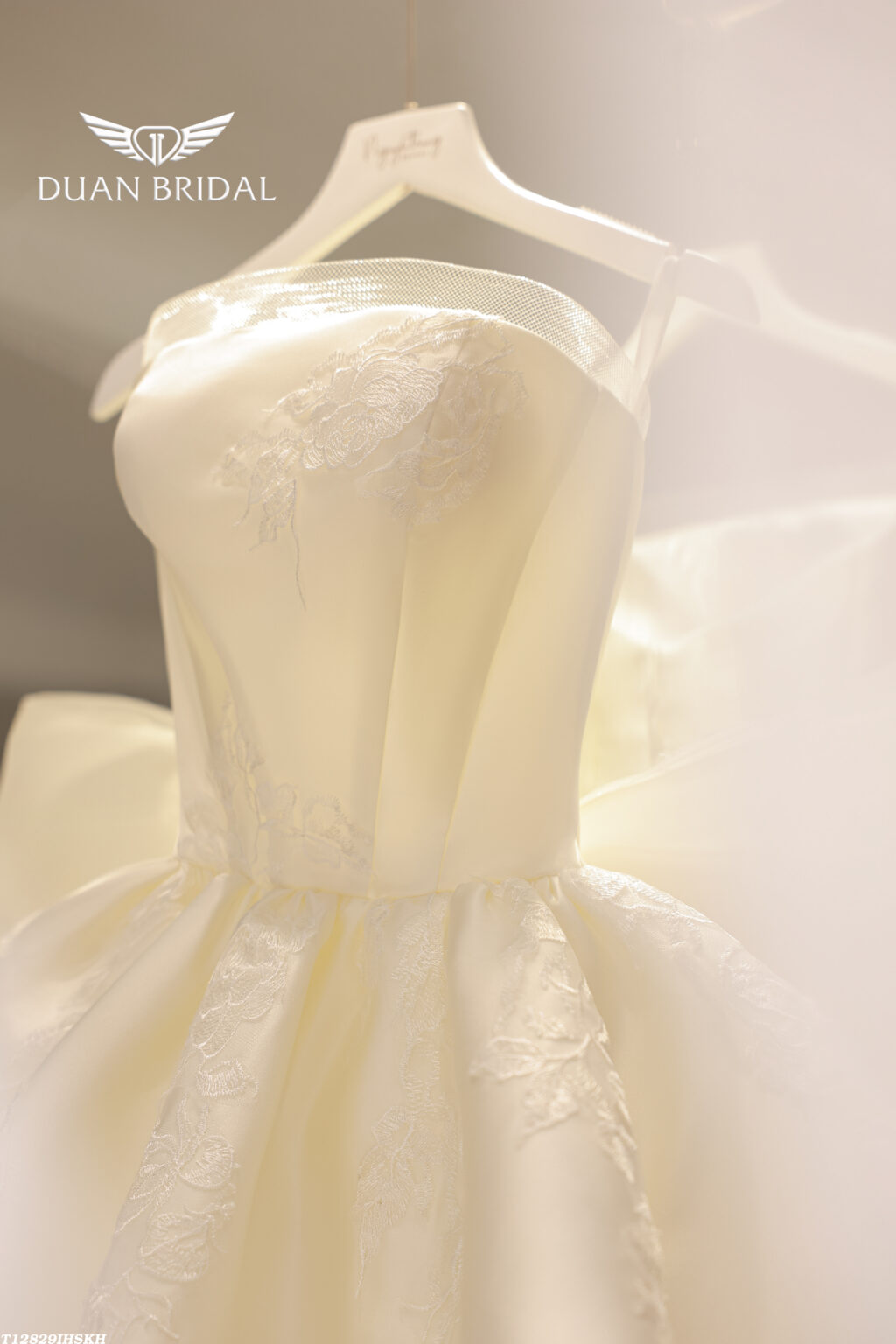 Reverie - detachable sleeve mini wedding dress - 3