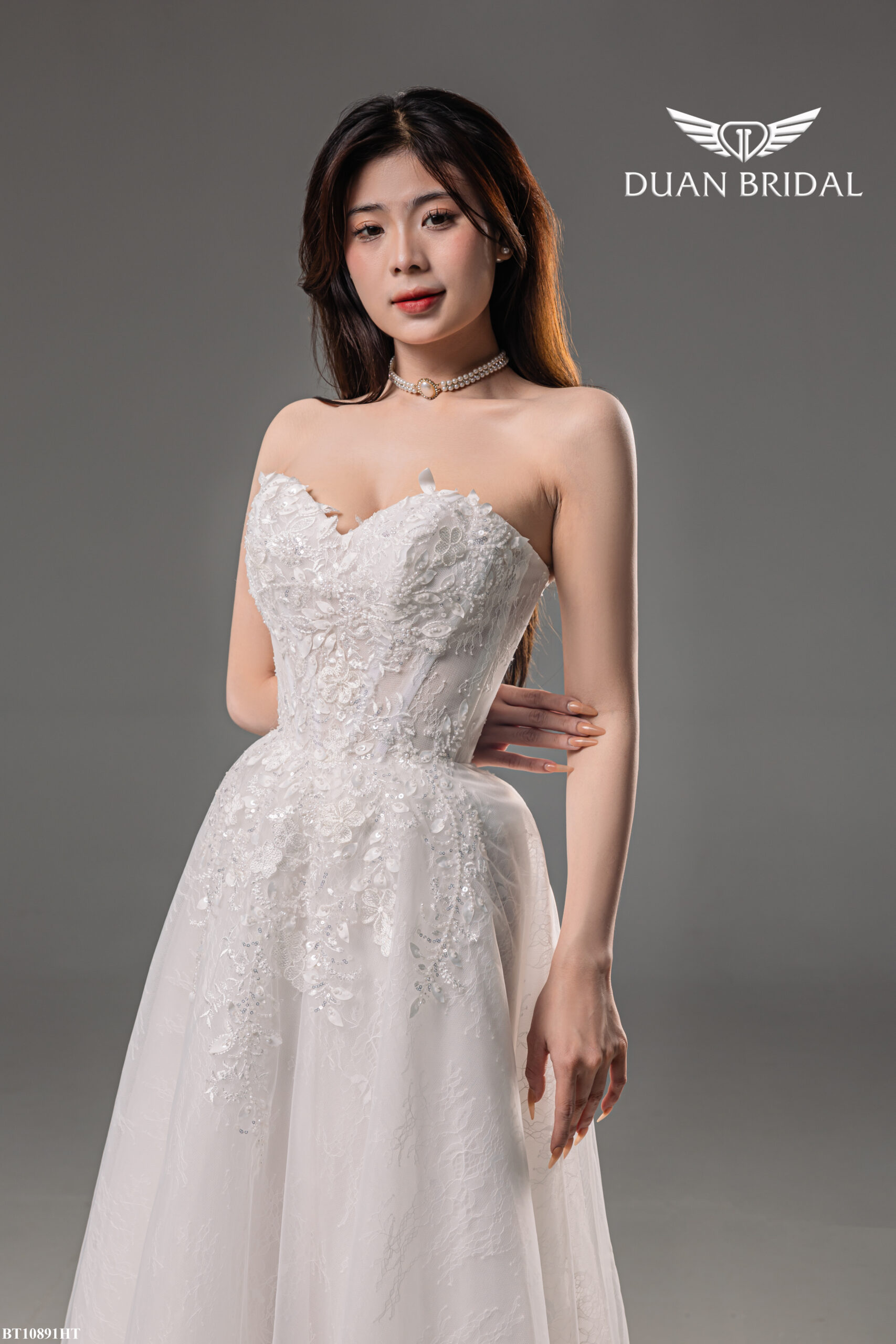 Best Wedding Dresses for Outdoor Weddings 2025