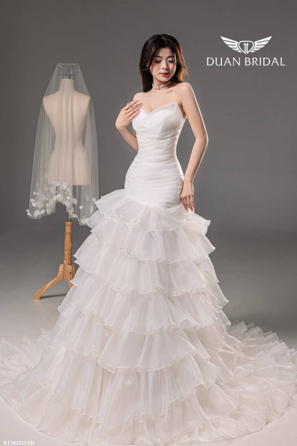 Velia - sleeveless mermaid wedding dress - 3