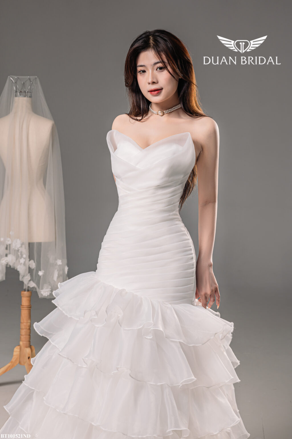Velia - sleeveless mermaid wedding dress