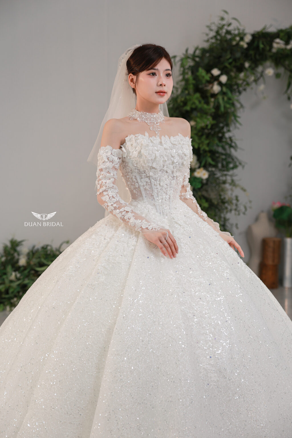 Azalaia - Detachable sleeve ball gown with corset – royal style wedding dress