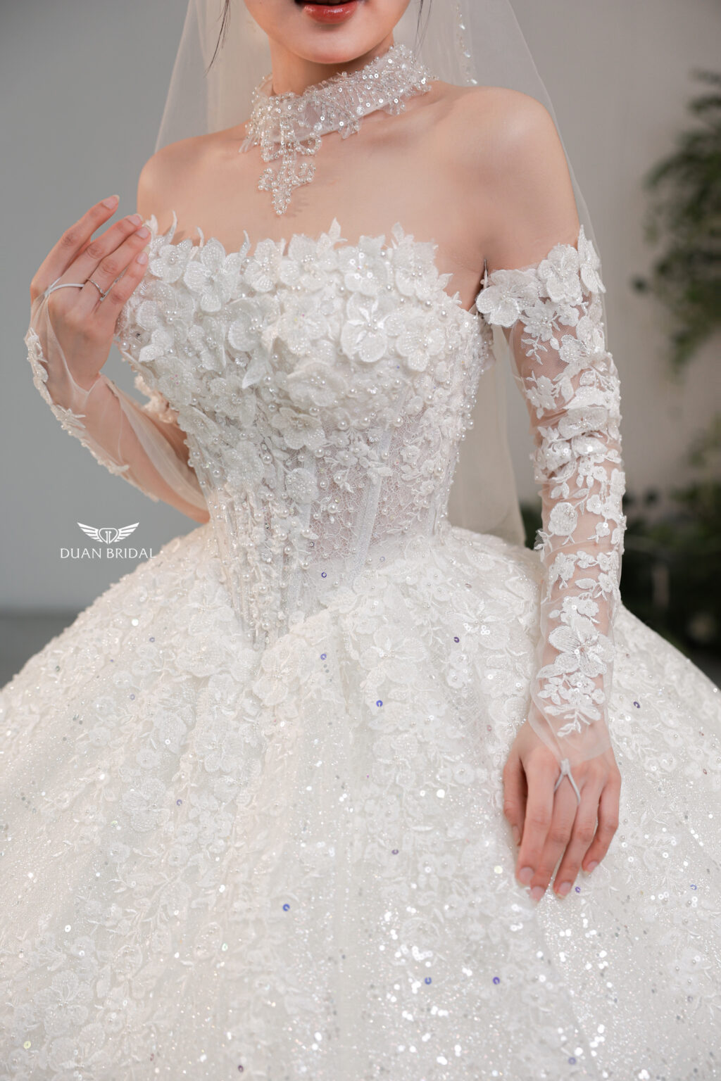 Azalaia - Detachable sleeve ball gown with corset – royal style wedding dress