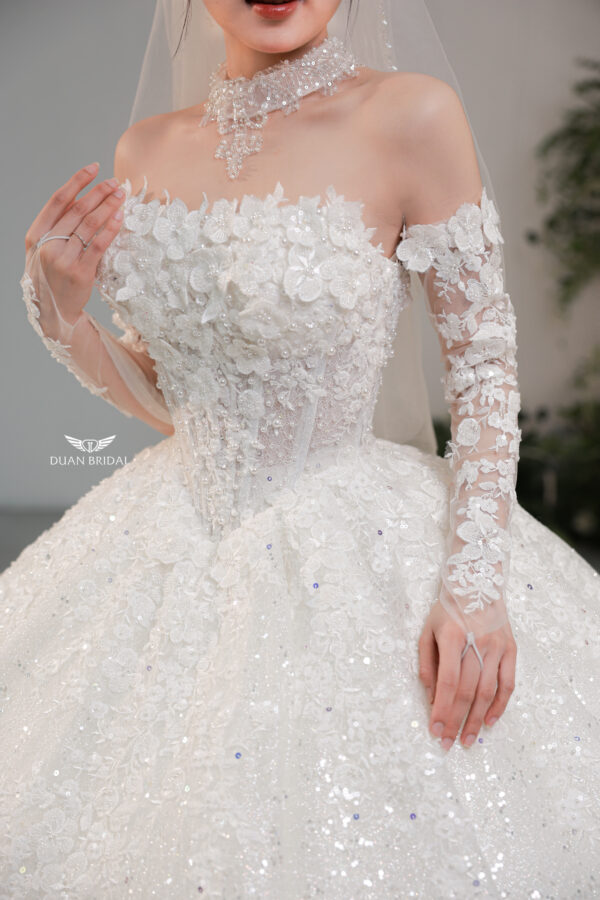 Azalaia - Detachable sleeve ball gown with corset – royal style wedding dress