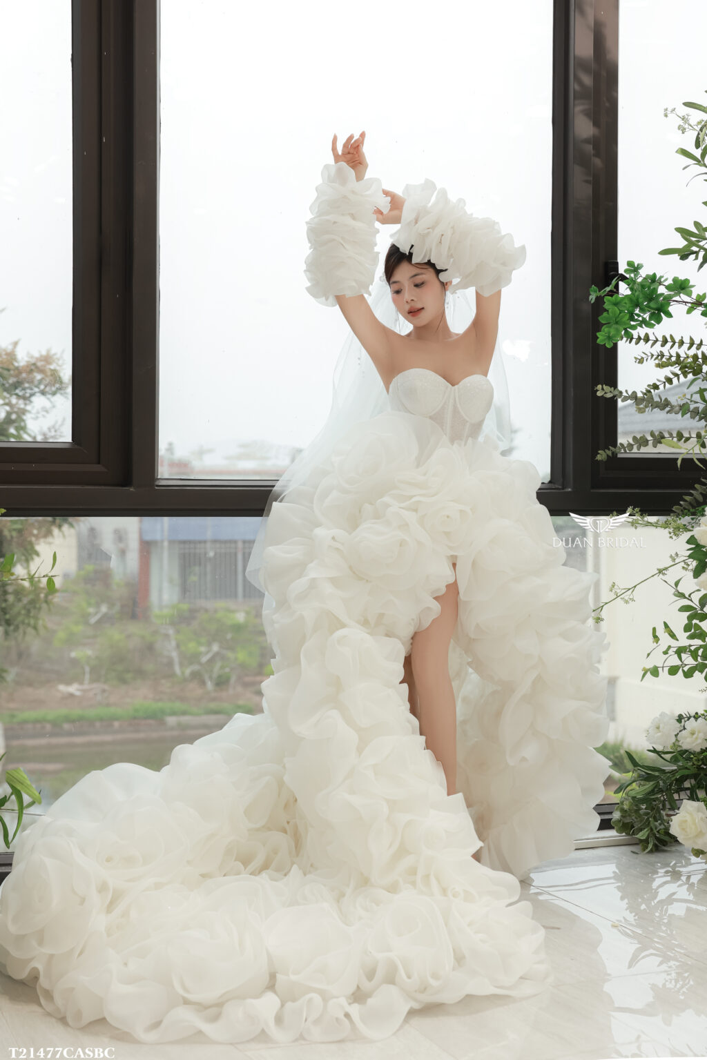Volair - detachable sleeve mermaid wedding dress - 5