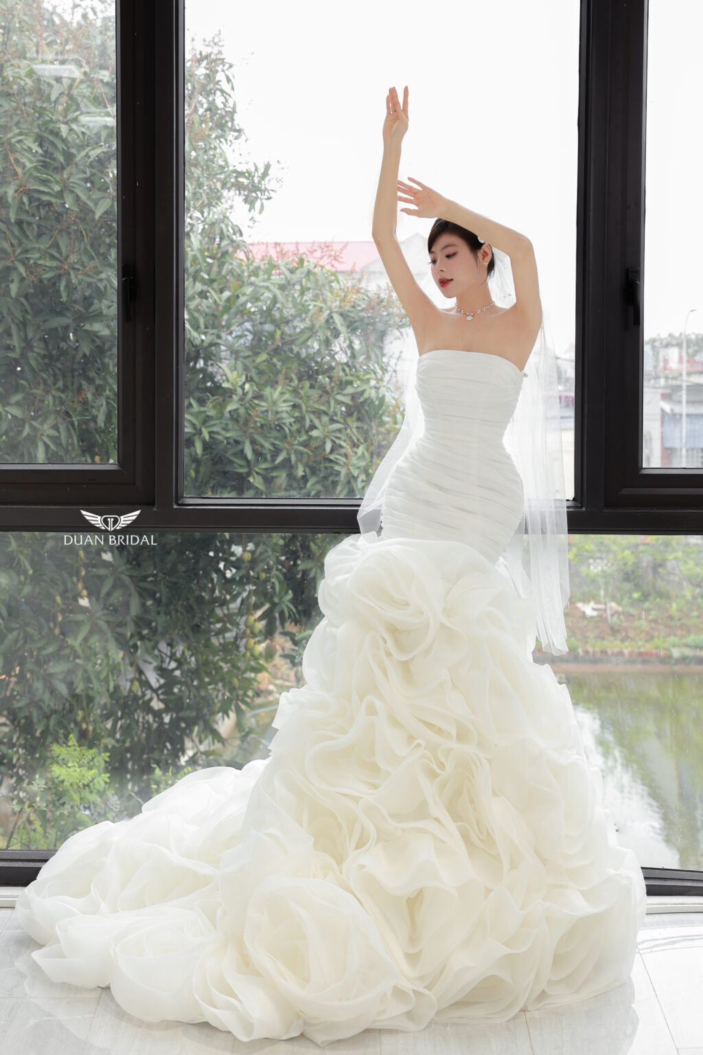 Caelith - sleeveless mermaid wedding dress - 4