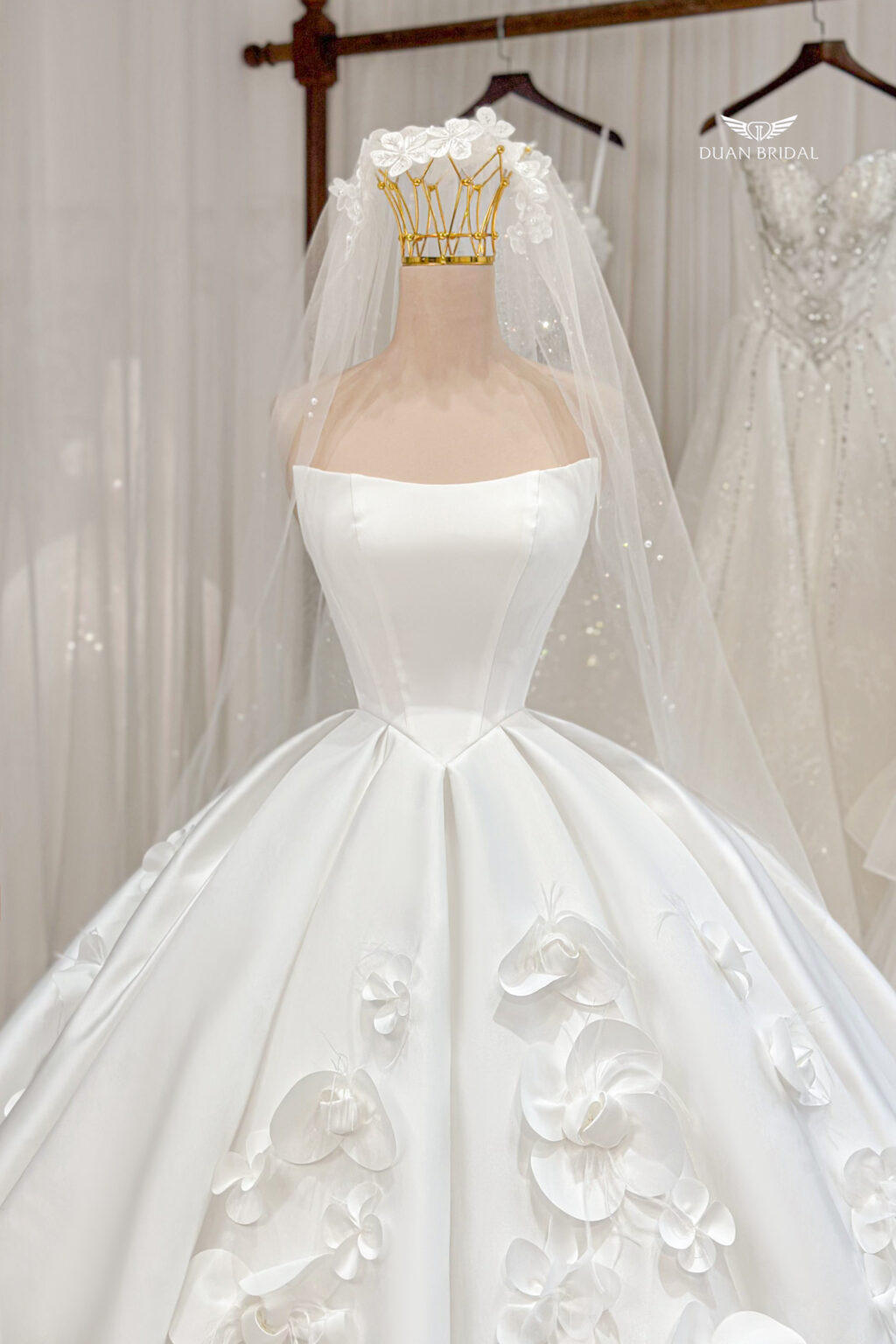 Liviel - Sleeveless ball gown wedding dress - 2
