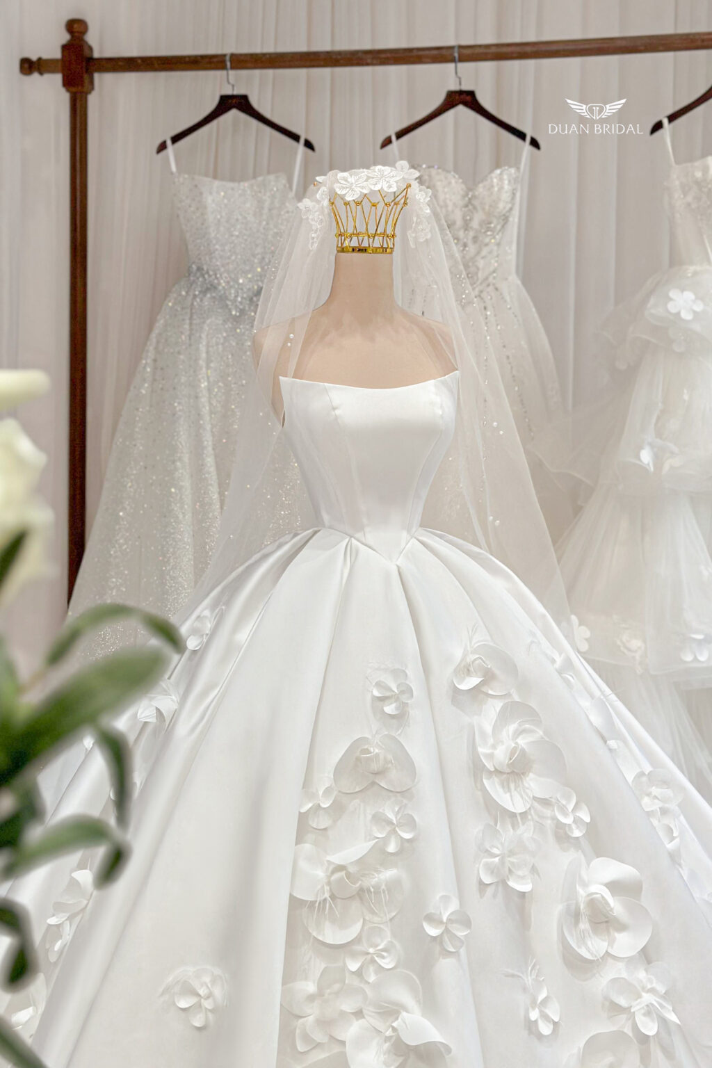 Liviel - Sleeveless ball gown wedding dress - 3