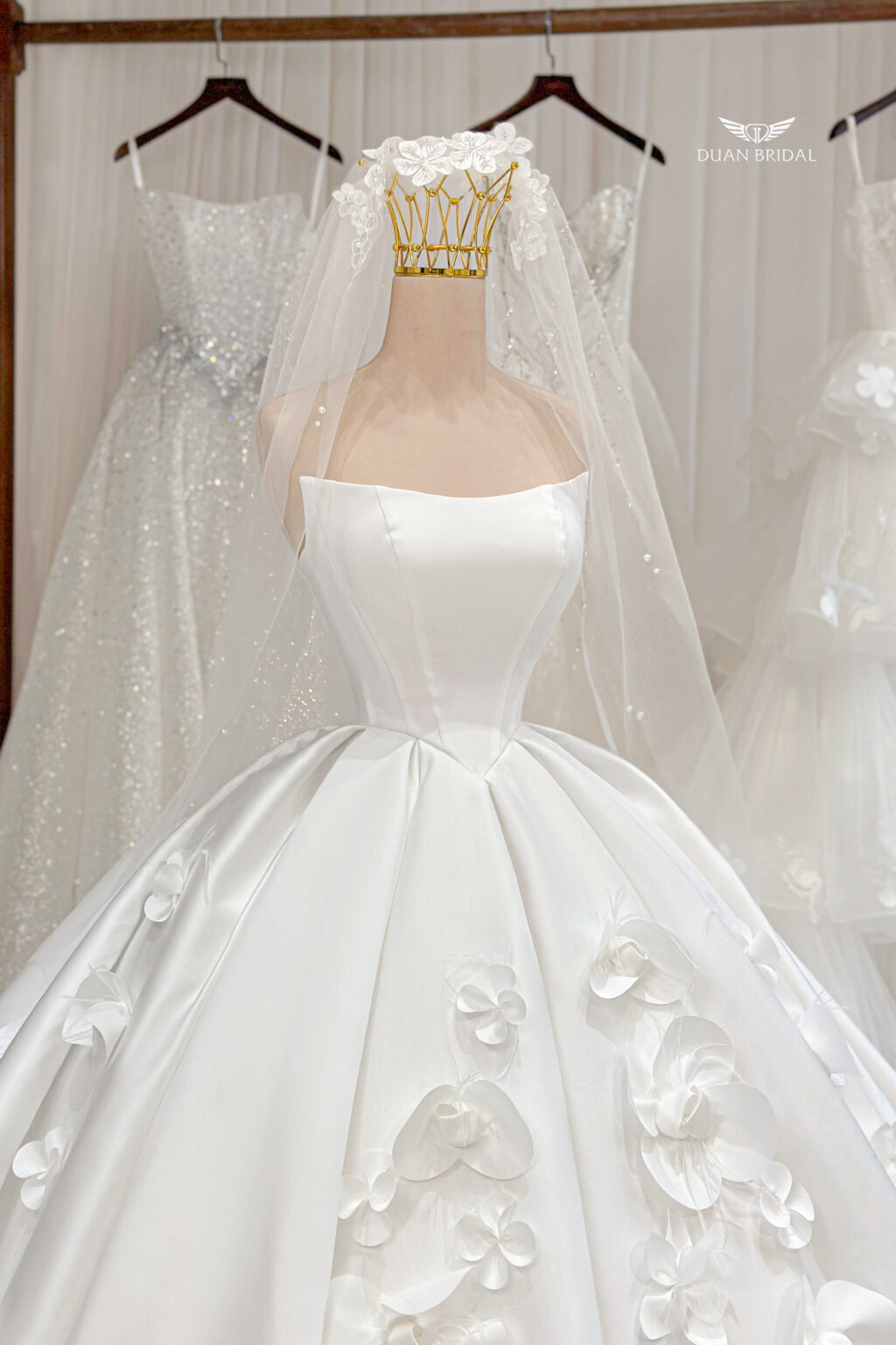 Liviel - Sleeveless ball gown wedding dress
