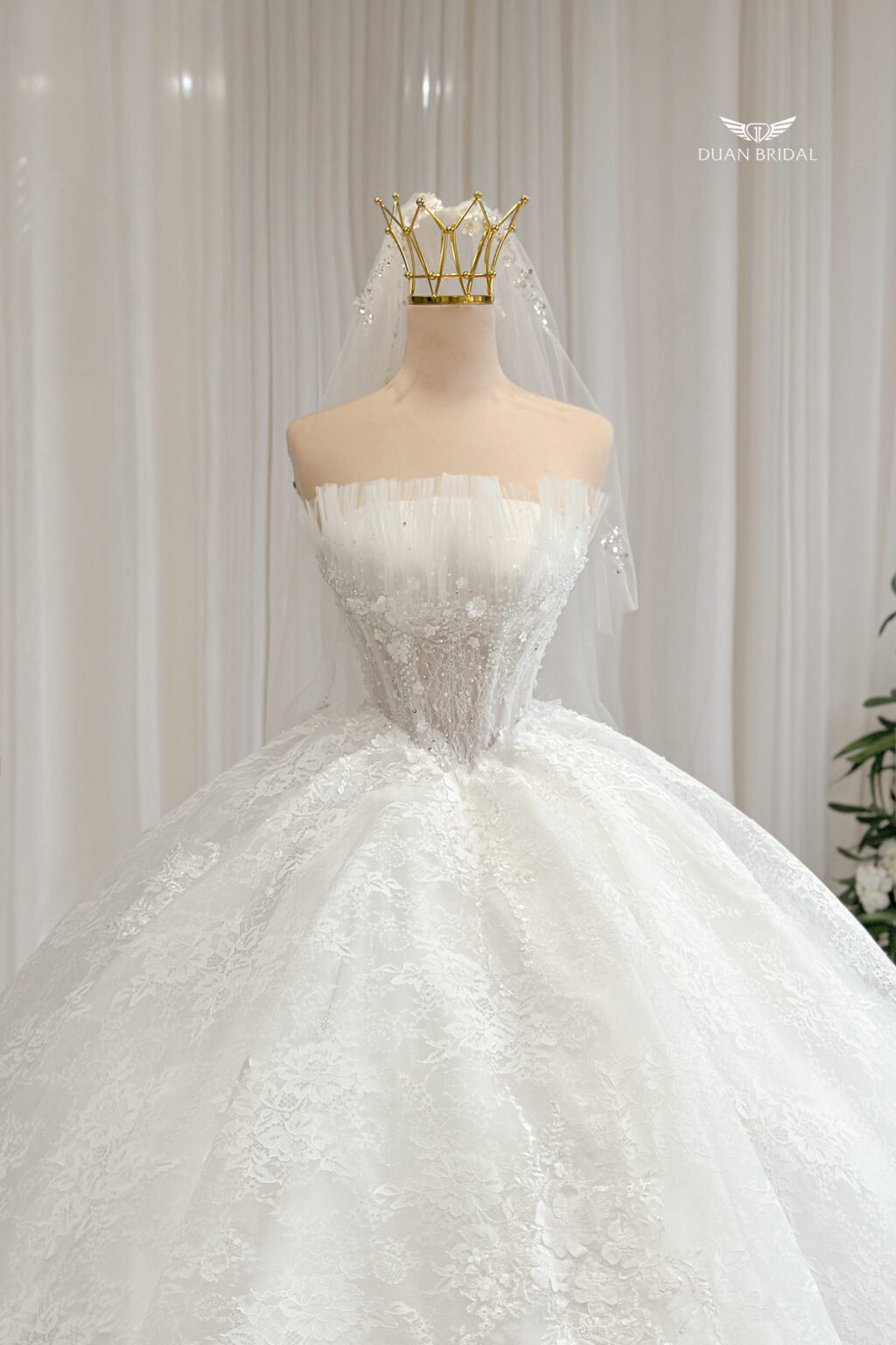 Novaia - Off-shoulder ball gown wedding dress - 2