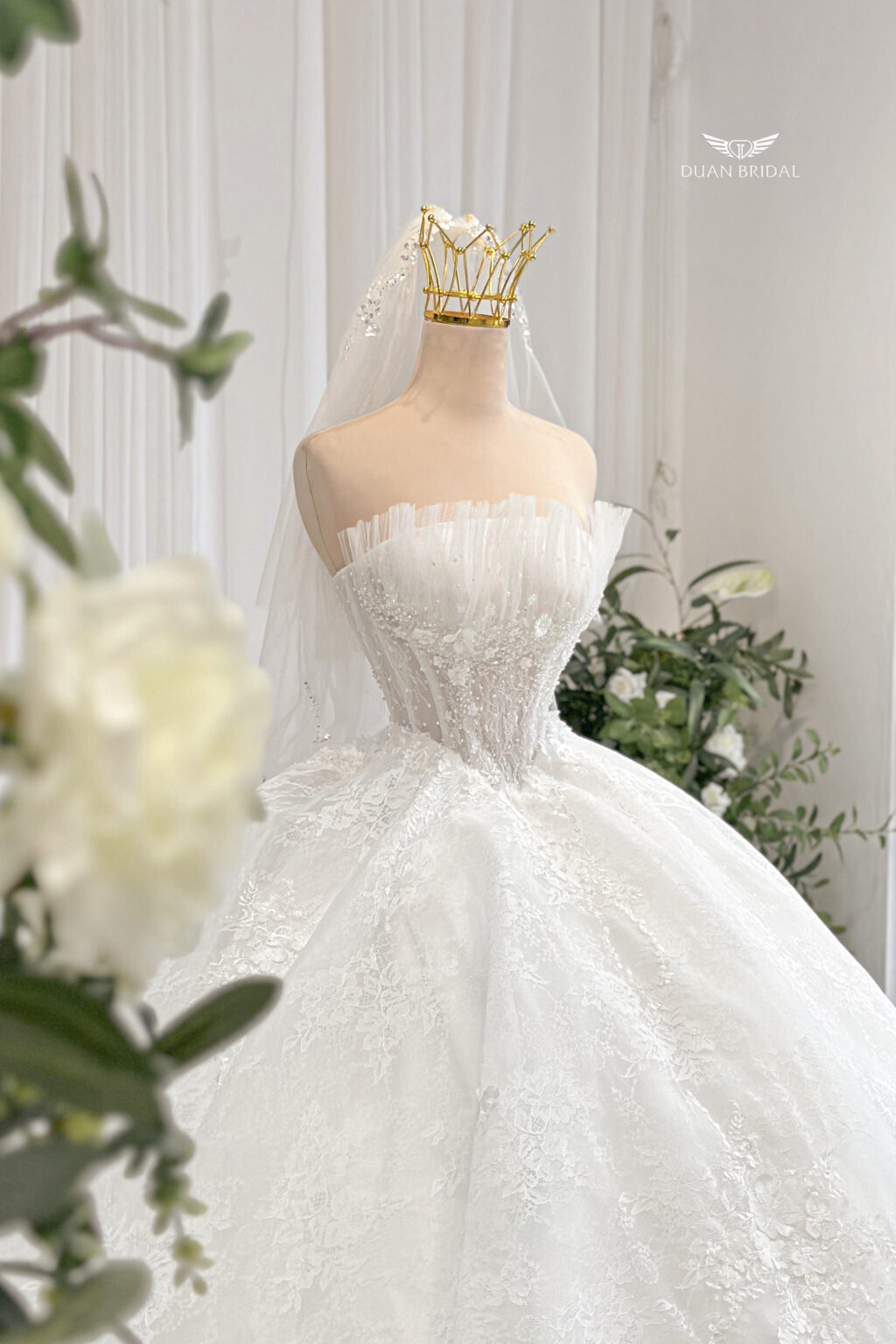 Novaia - Off-shoulder ball gown wedding dress - 3