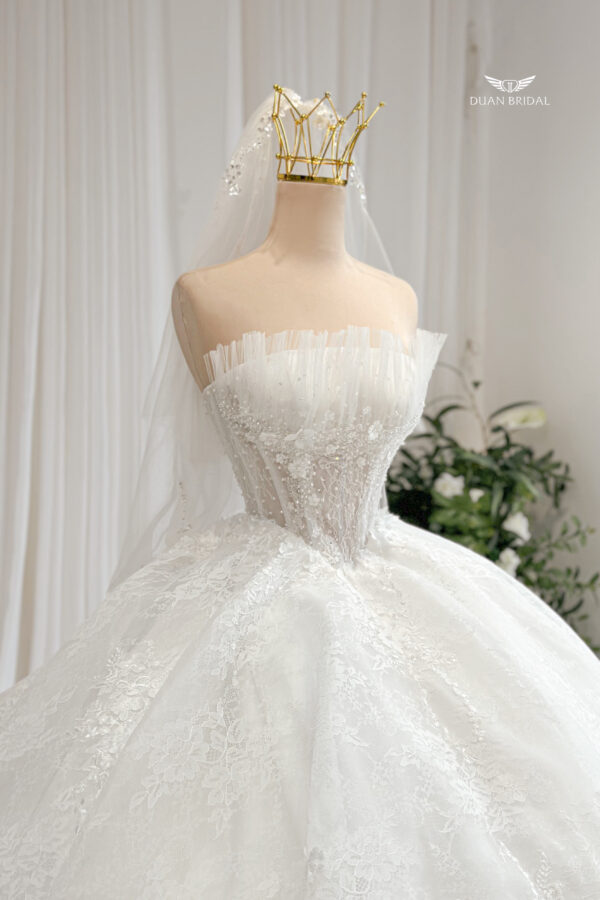 Novaia - Sleeveless ball gown wedding dress