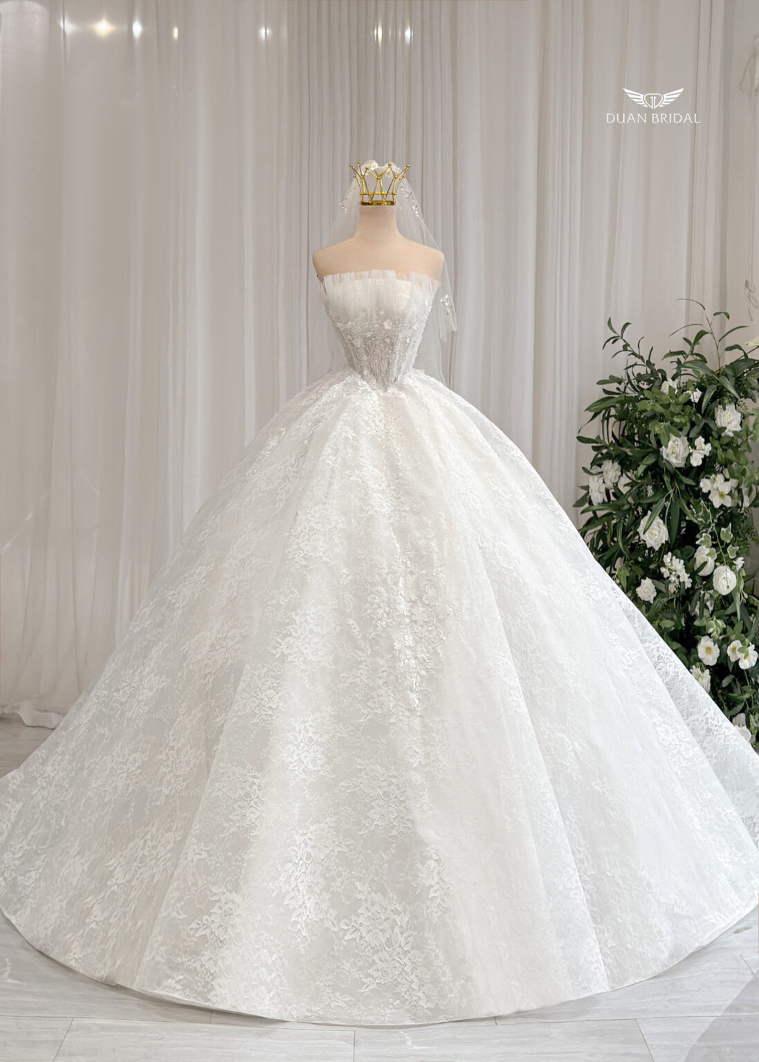 Novaia - Off-shoulder ball gown wedding dress - 4