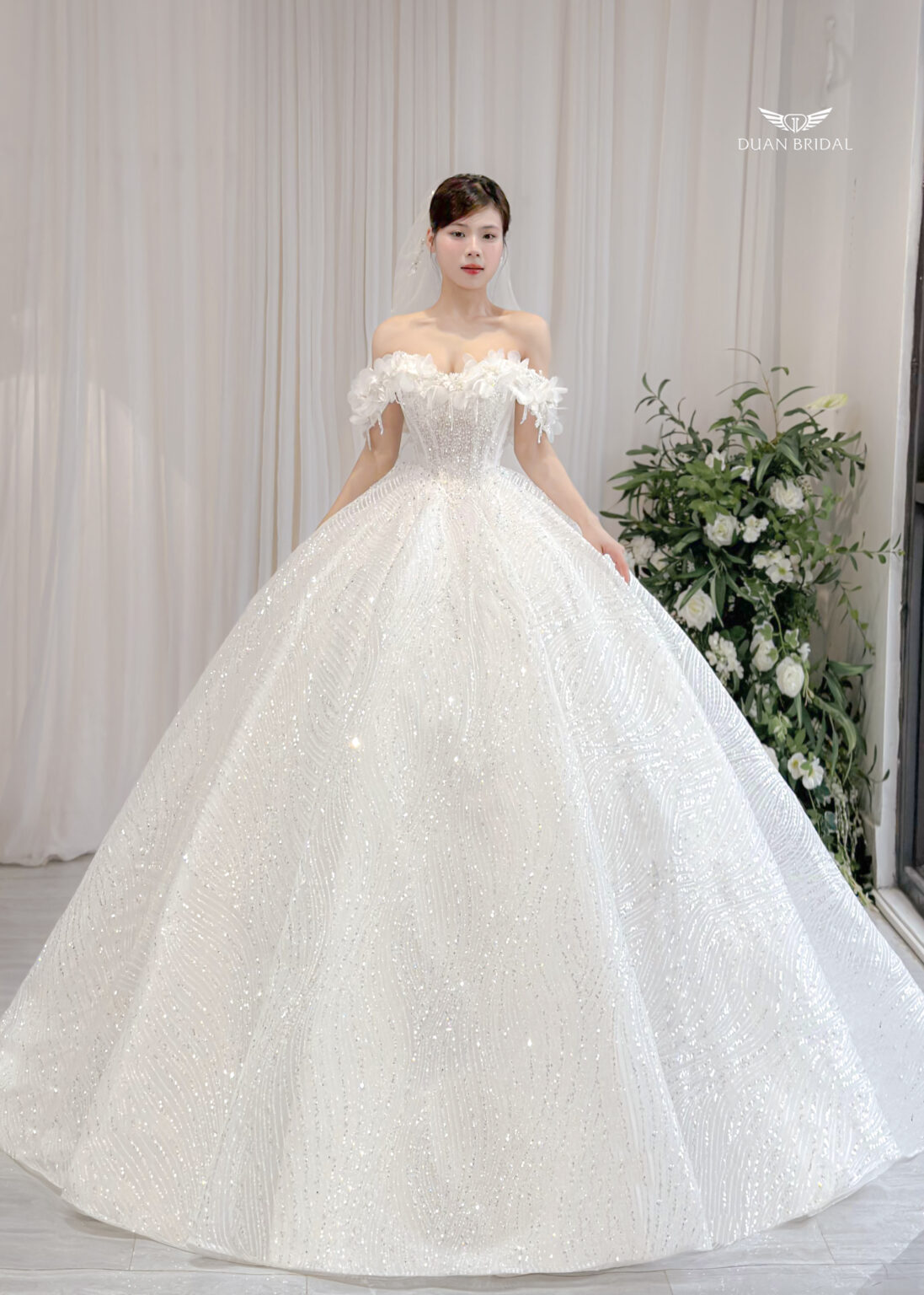 Aurelia - Off-shoulder ball gown wedding dress - 4