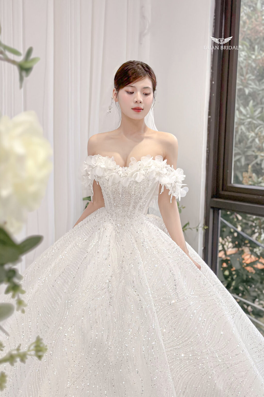 Aurelia - Off-shoulder ball gown wedding dress - 3