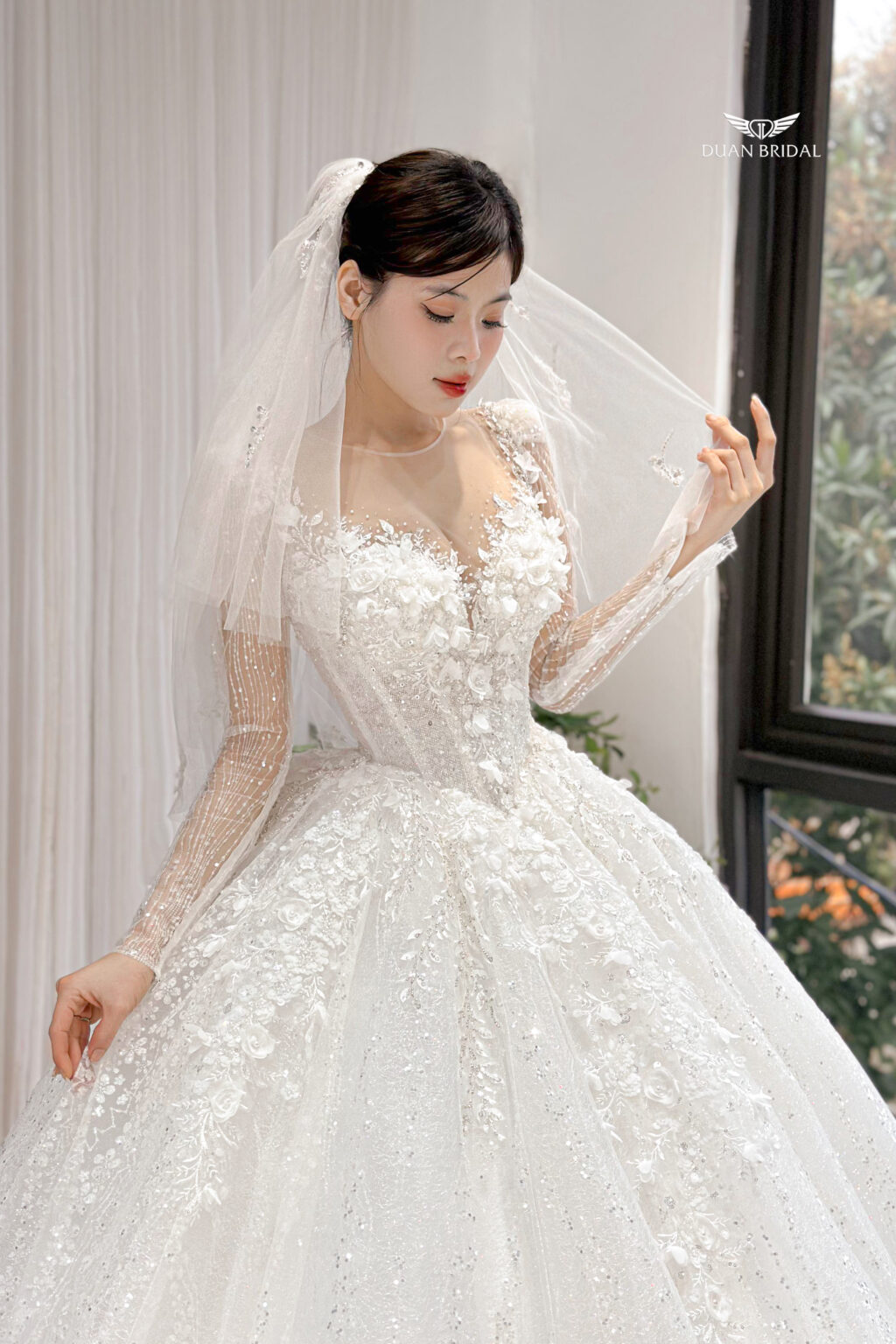Cyrend - long sleeve ball gown wedding dress - 3