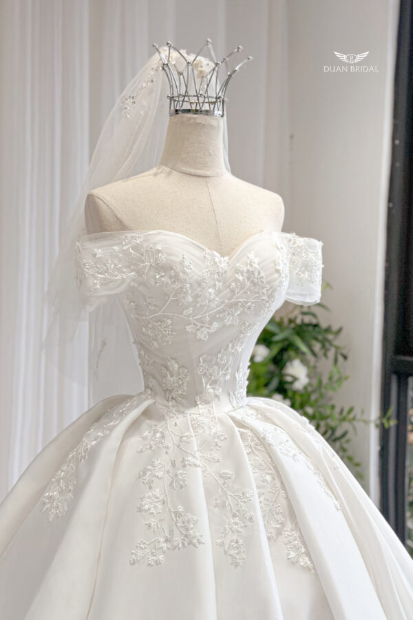 Sylvyn - off-shoulder ball gown wedding dress - 2