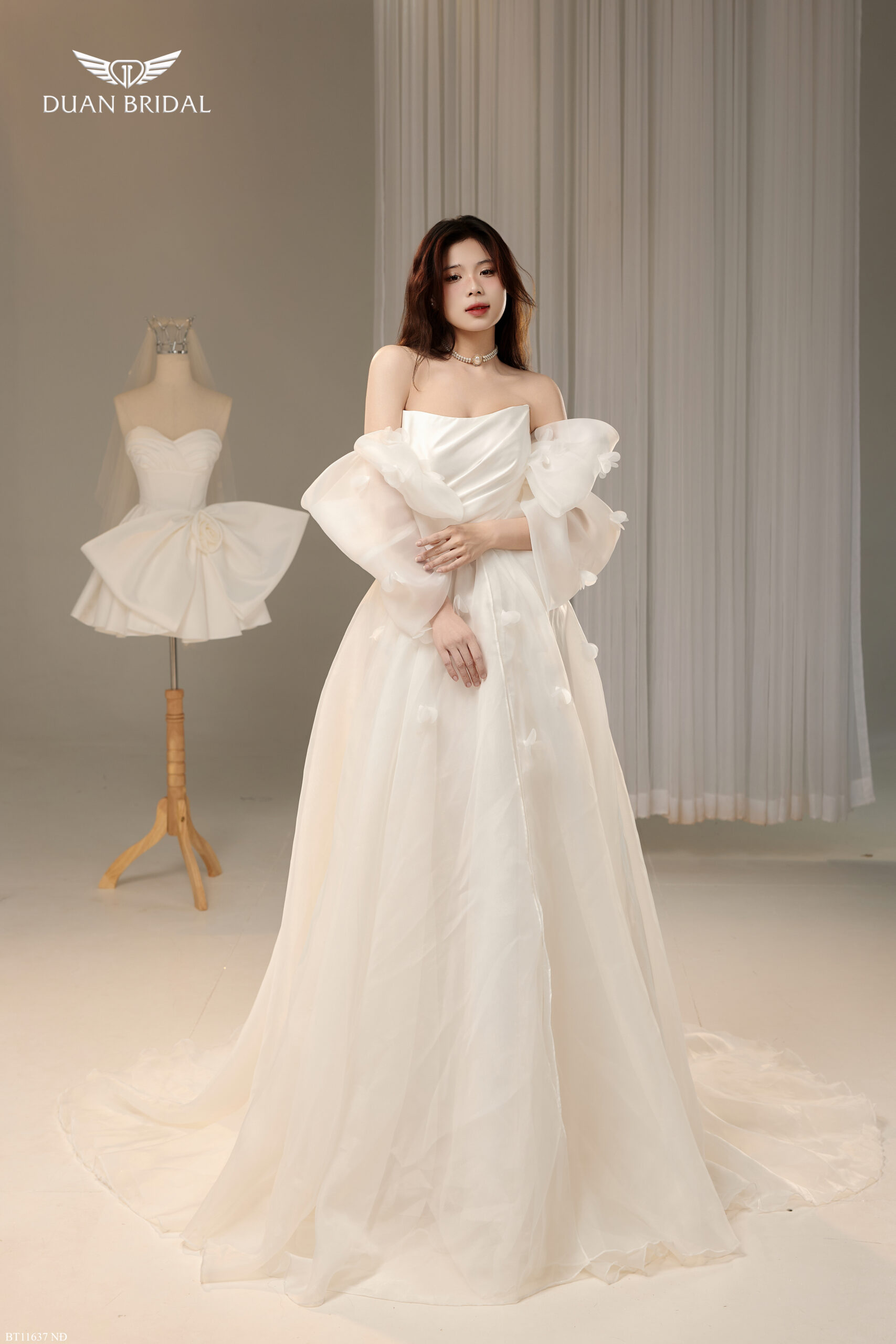 Custom wedding dresses in America