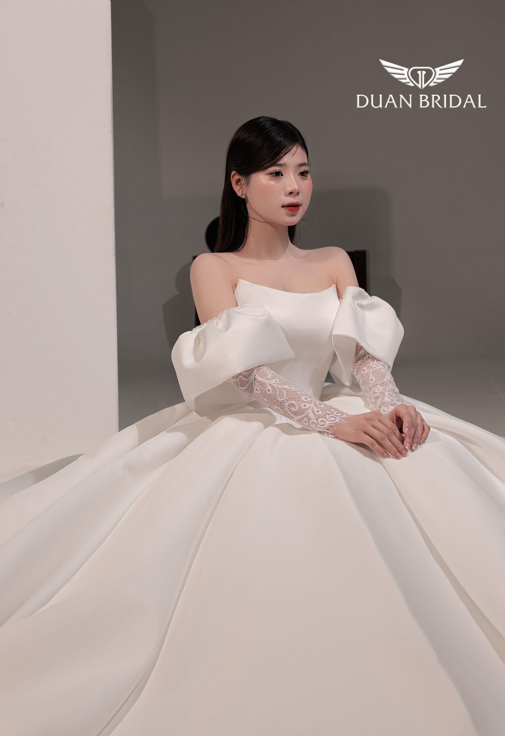 Amour - off-shoulder long sleeve ball gown wedding dress - 2