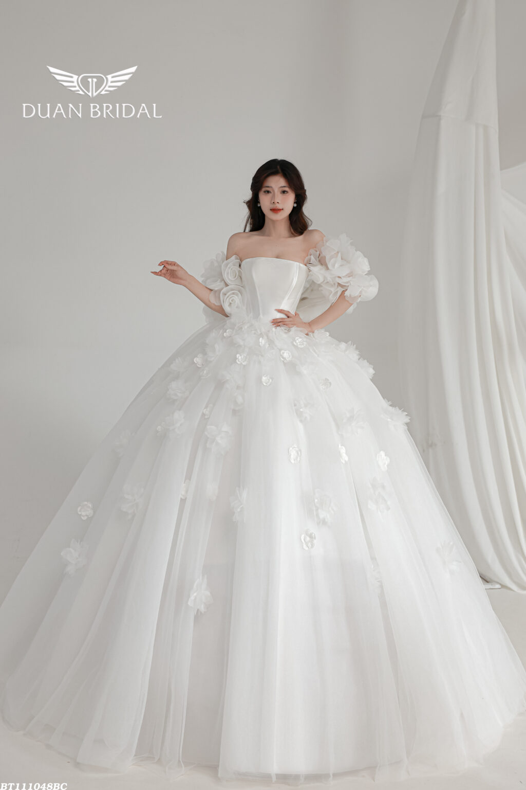 Sylvaine - detachable sleeve ball gown wedding dress - 3