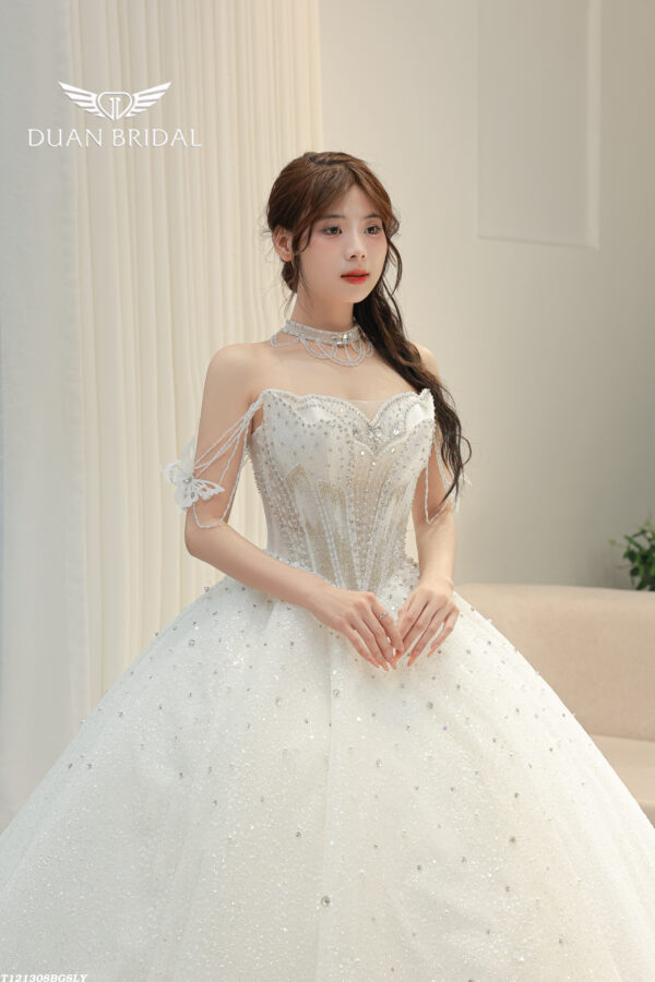 Elara - sleeveless ball gown wedding dress